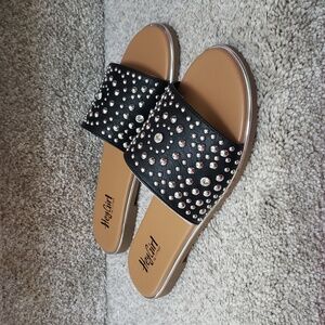 Bail money corkys nib Size 7 Flat Sandals Black And Silver